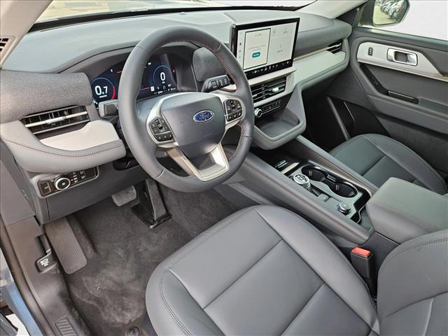 2025 Ford Explorer photo 3