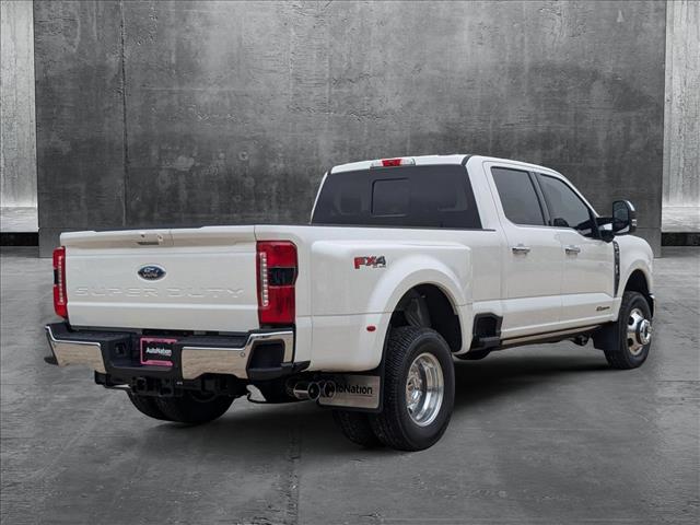 2025 Ford F-350 Lariat photo 2