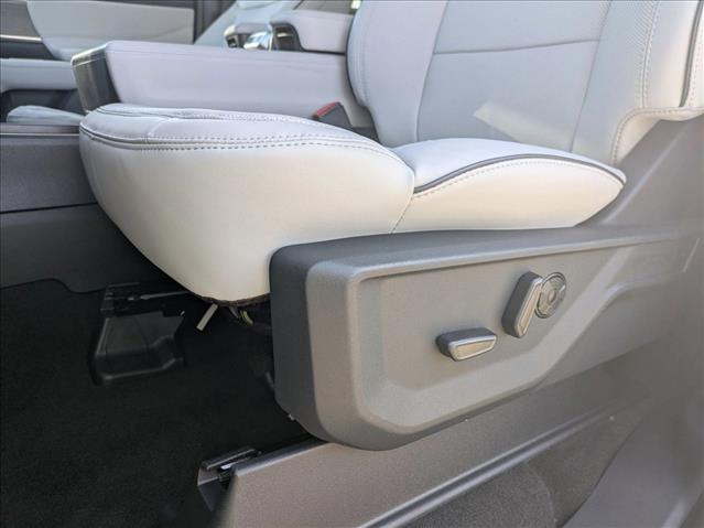 2025 Ford Expedition MAX Platinum photo 4