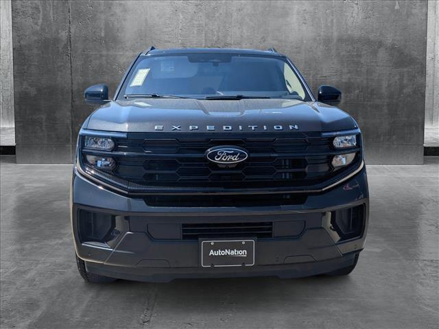 2025 Ford Expedition photo 2