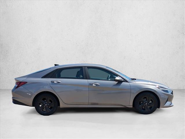 2023 Hyundai Elantra SEL photo 4