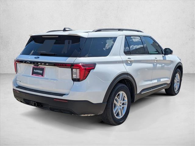 2025 Ford Explorer photo 2