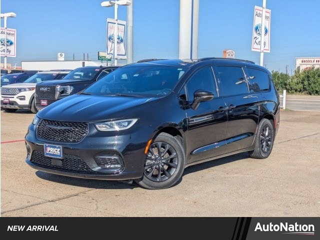 2021 Chrysler Pacifica Touring L's photo
