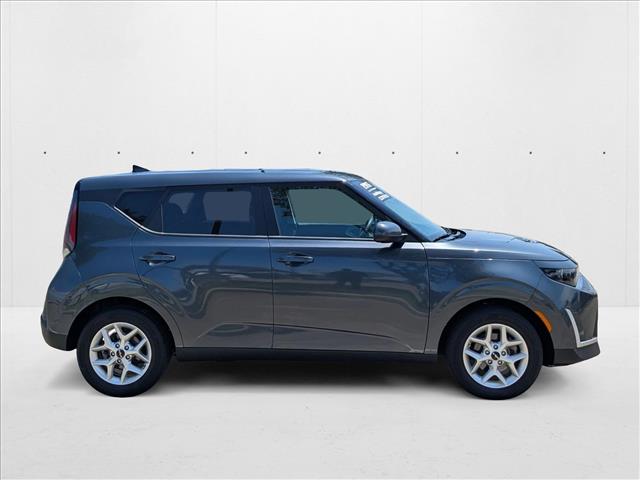 2024 Kia Soul LX photo 3