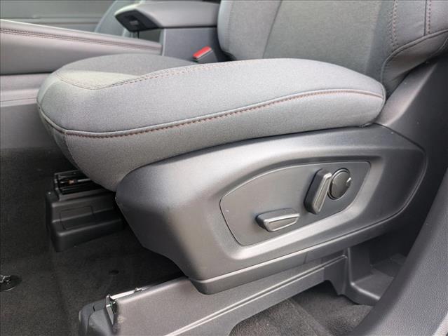 2025 Ford Explorer photo 4