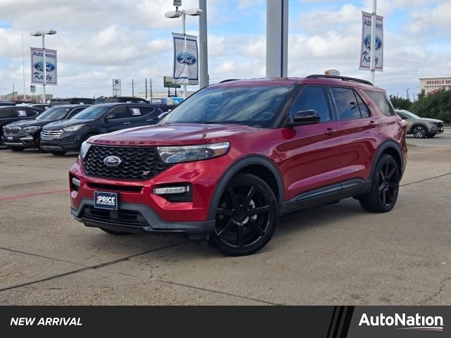 2022 Ford Explorer ST's photo