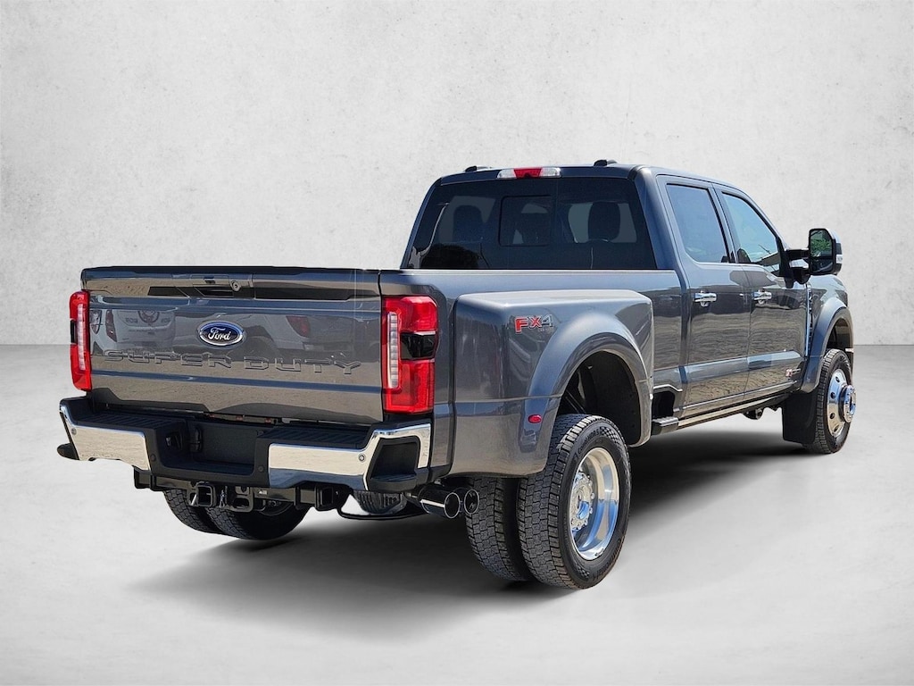 New 2026 Ford F-450 LARIAT Truck Crew Cab