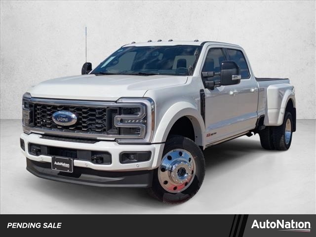 2026 Ford F-450 Super Duty Platinum's photo