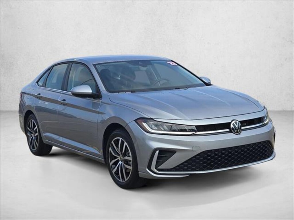 Used 2025 Volkswagen Jetta SE Sedan