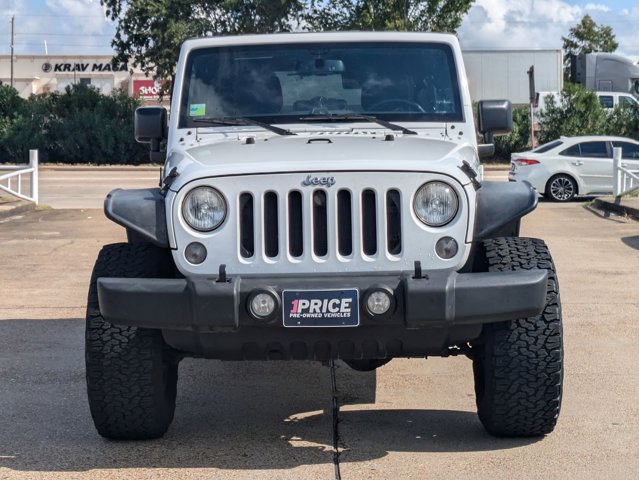 2015 Jeep Wrangler Unlimited Rubicon photo 2