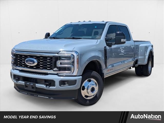 2025 Ford F-350 Super Duty Platinum's photo
