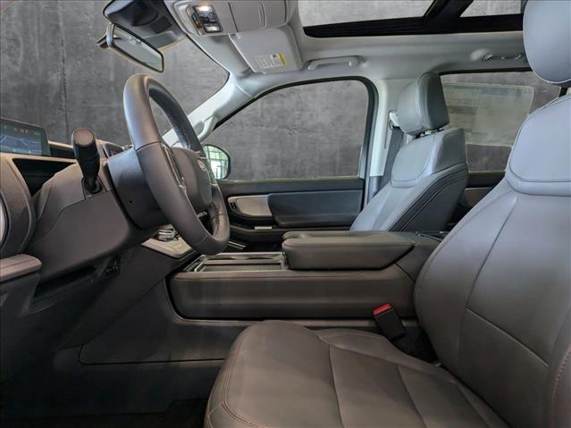 2025 Ford Expedition photo 3