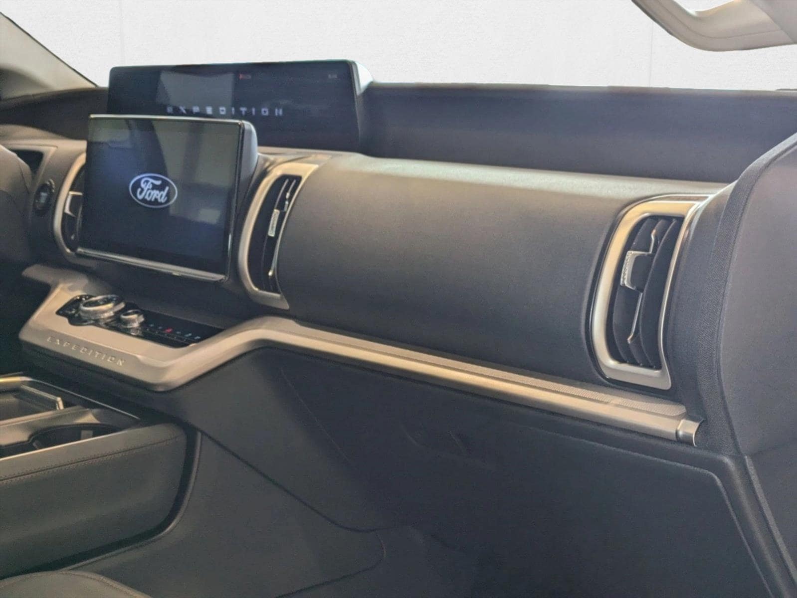 2025 Ford Expedition Active - Photo 18