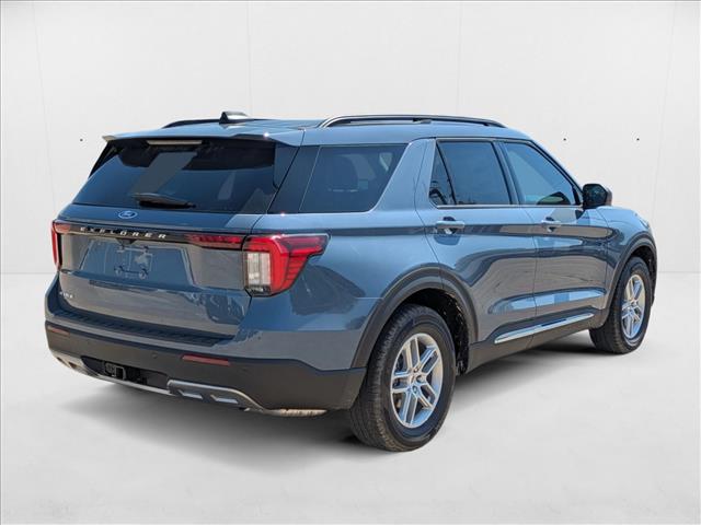 2025 Ford Explorer photo 2