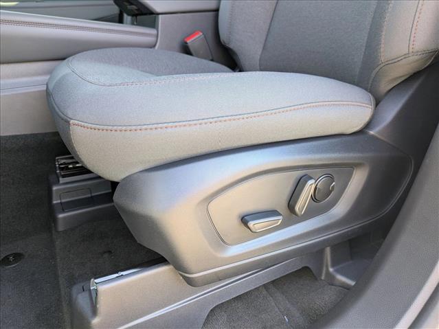 2025 Ford Explorer photo 3