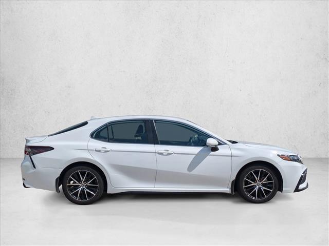 2023 Toyota Camry SE photo 4