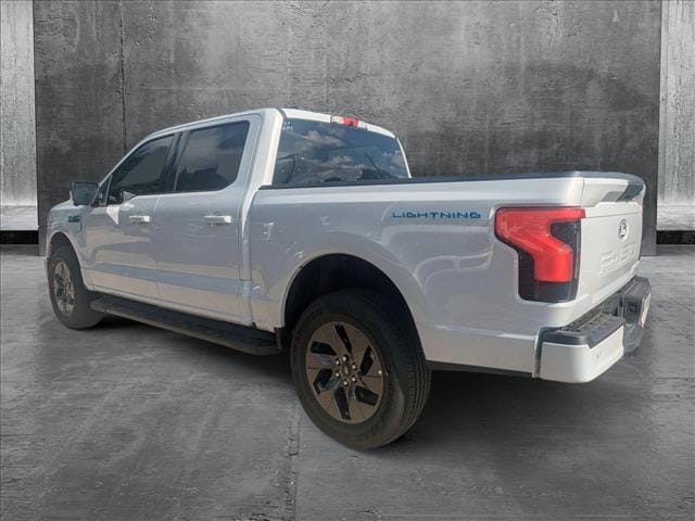 2025 Ford F-150 Lightning Flash photo 8