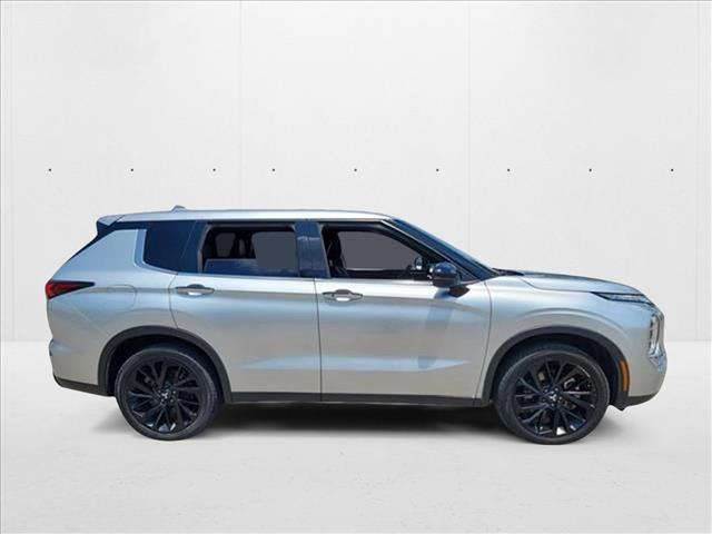 2022 Mitsubishi Outlander Black Edition photo 4