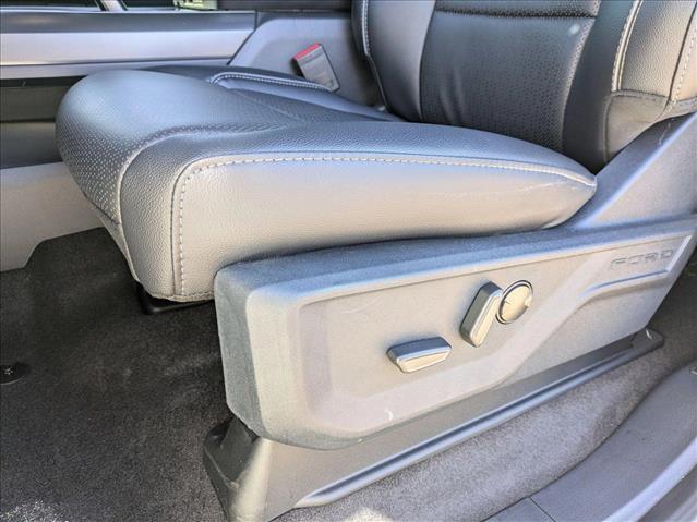 2025 Ford F-150 Lariat photo 4