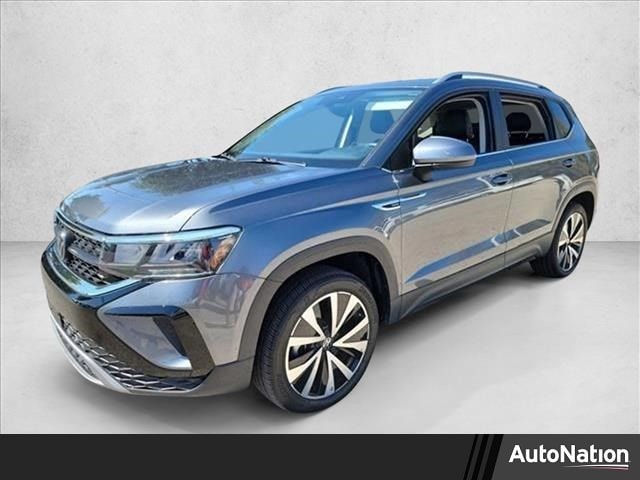 2023 Volkswagen Taos SE's photo
