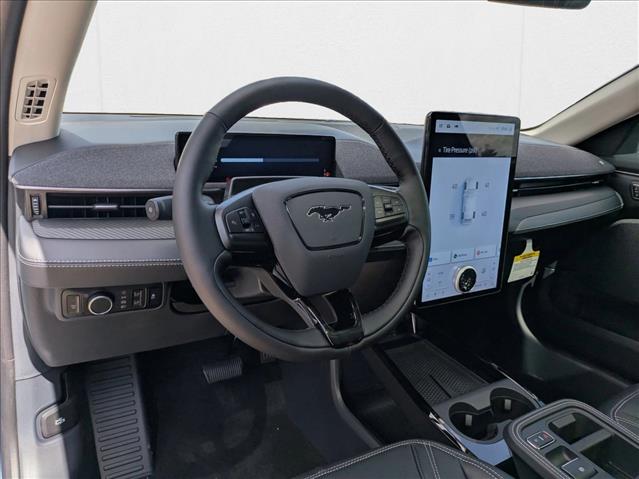 2025 Ford Mustang Mach-E Premium photo 3