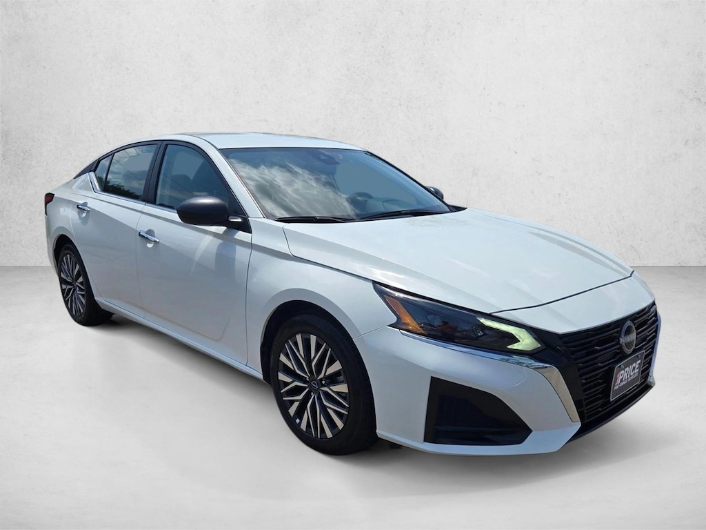 Used 2025 Nissan Altima SV Sedan