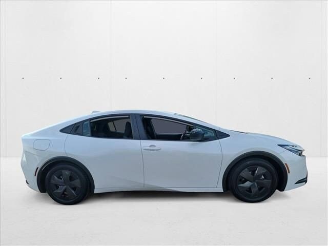 2025 Toyota Prius Plug-in Hybrid SE photo 4