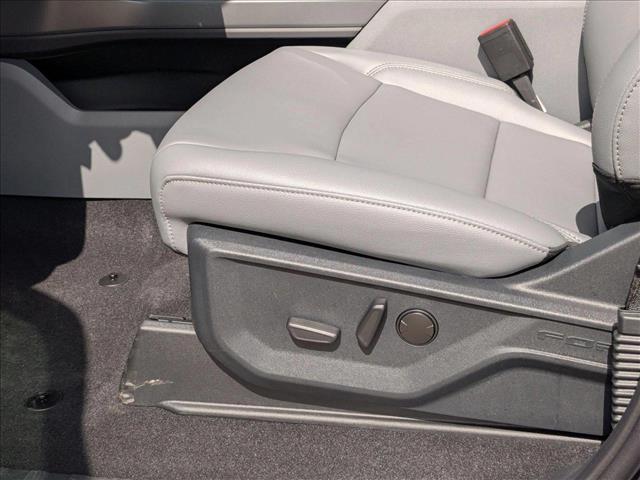 2025 Ford F-150 Lightning photo 4