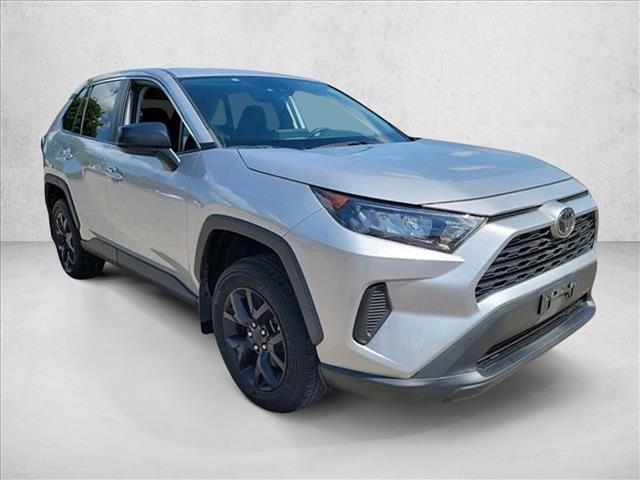 2022 Toyota RAV4 LE photo 2
