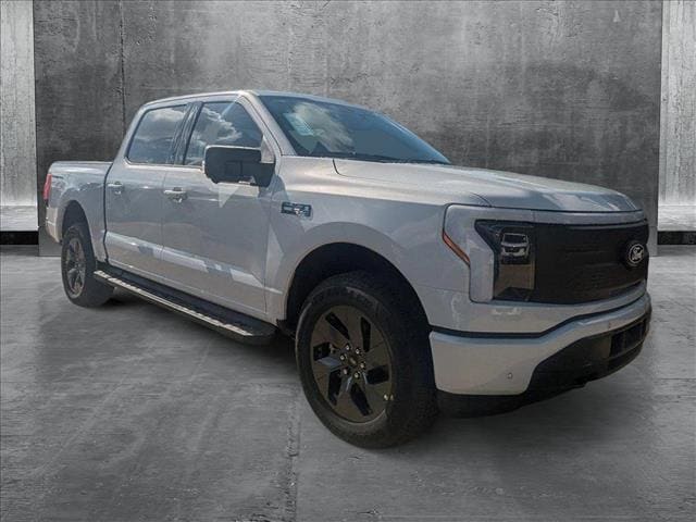 2025 Ford F-150 Lightning Flash photo 3