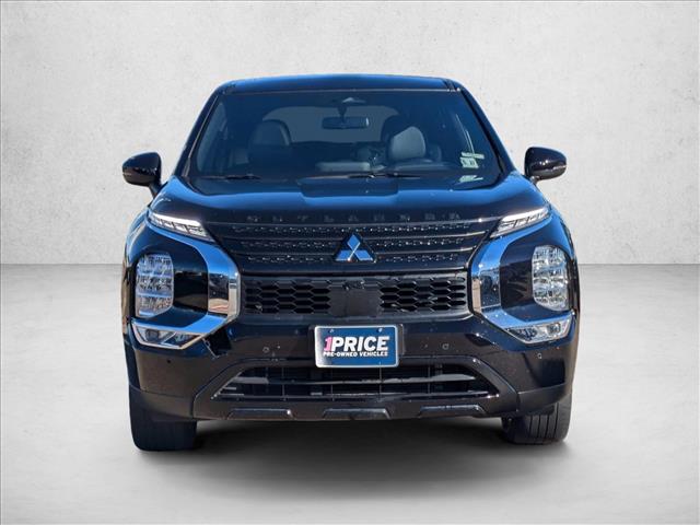 2022 Mitsubishi Outlander Black Edition photo 2