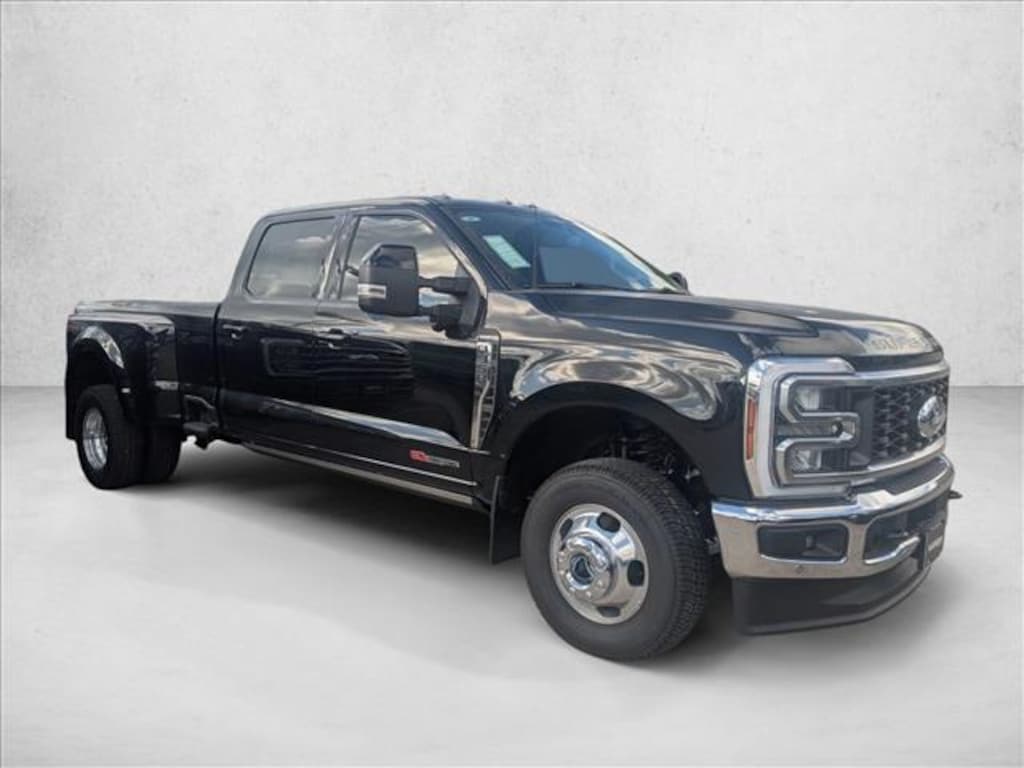 New 2026 Ford F-350 LARIAT Truck Crew Cab