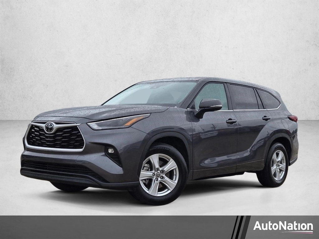 Used 2025 Toyota Highlander LE SUV