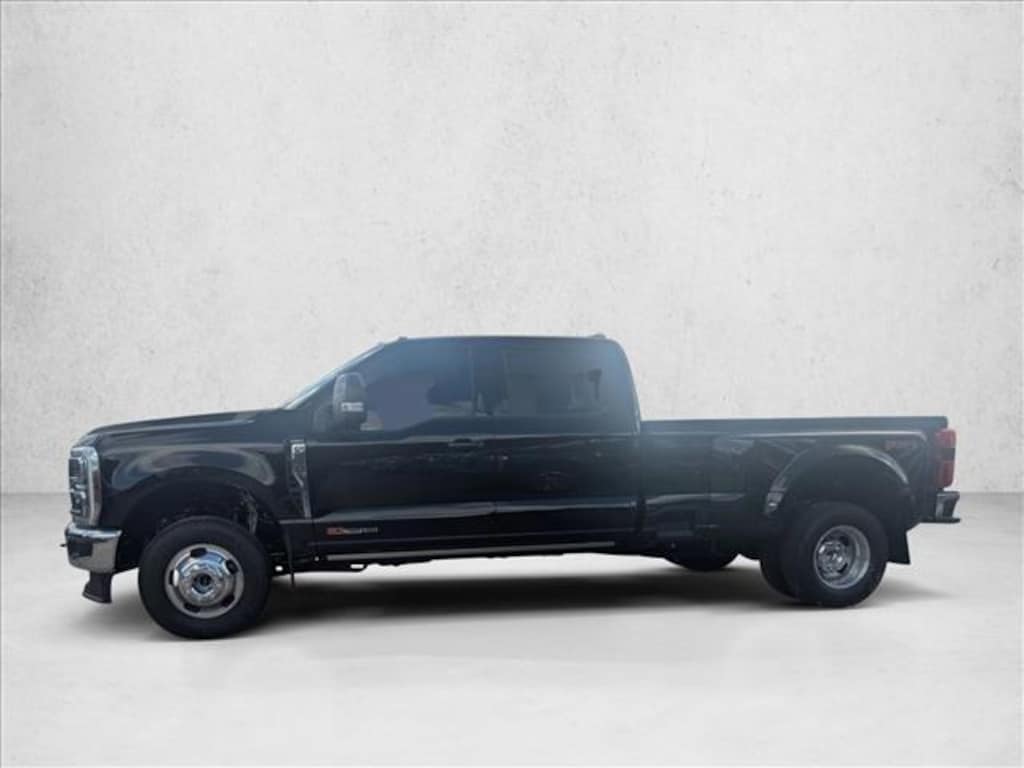 New 2026 Ford F-350 LARIAT Truck Crew Cab