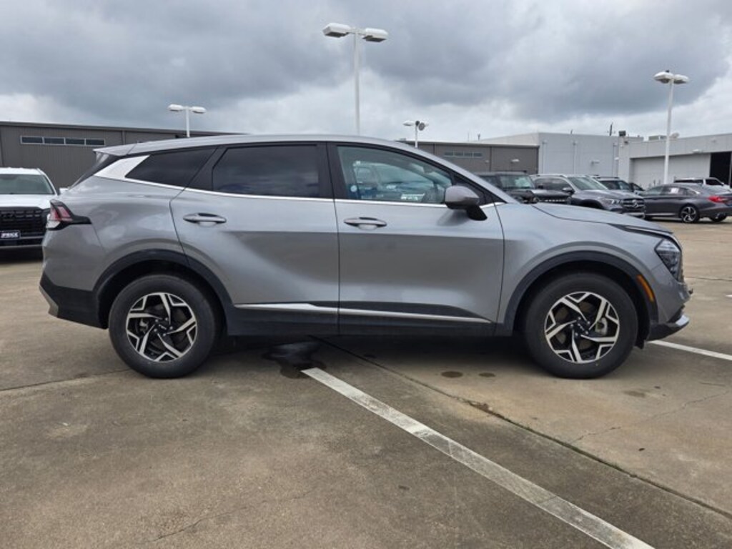 Used 2024 Kia Sportage LX SUV