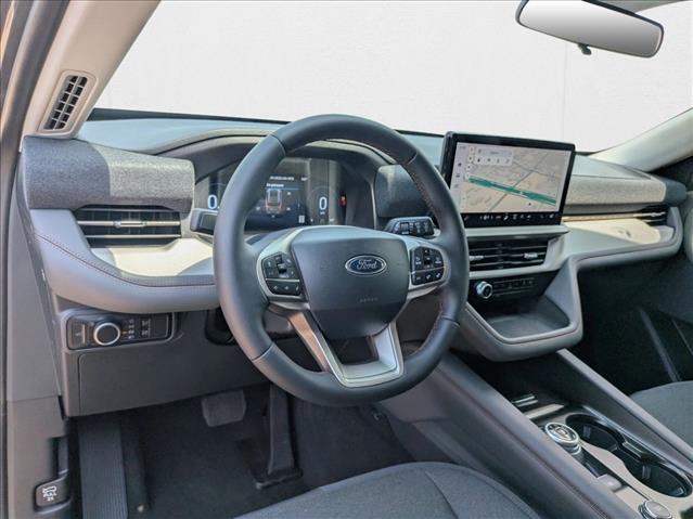 2025 Ford Explorer photo 2