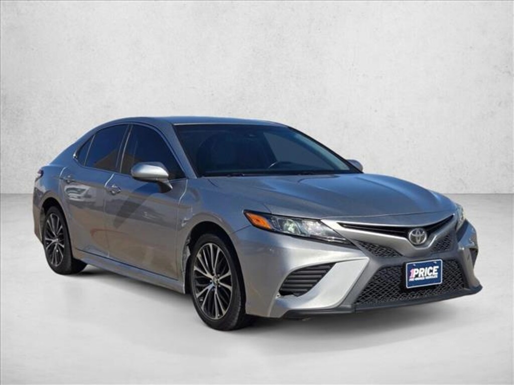Used 2018 Toyota Camry SE Sedan
