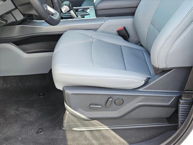 2025 Ford F-150 Lightning photo 4