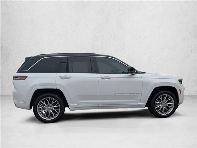 2022 Jeep Grand Cherokee Summit photo 4