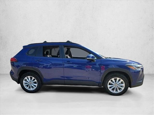 2024 Toyota Corolla Cross LE photo 4