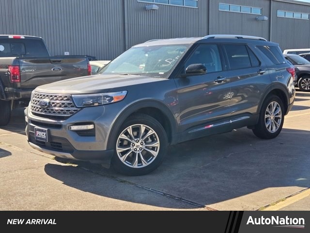 2023 Ford Explorer Limited's photo