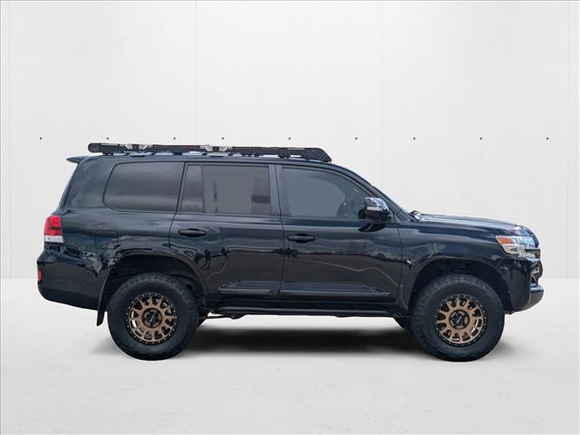 2016 Toyota Land Cruiser photo 4