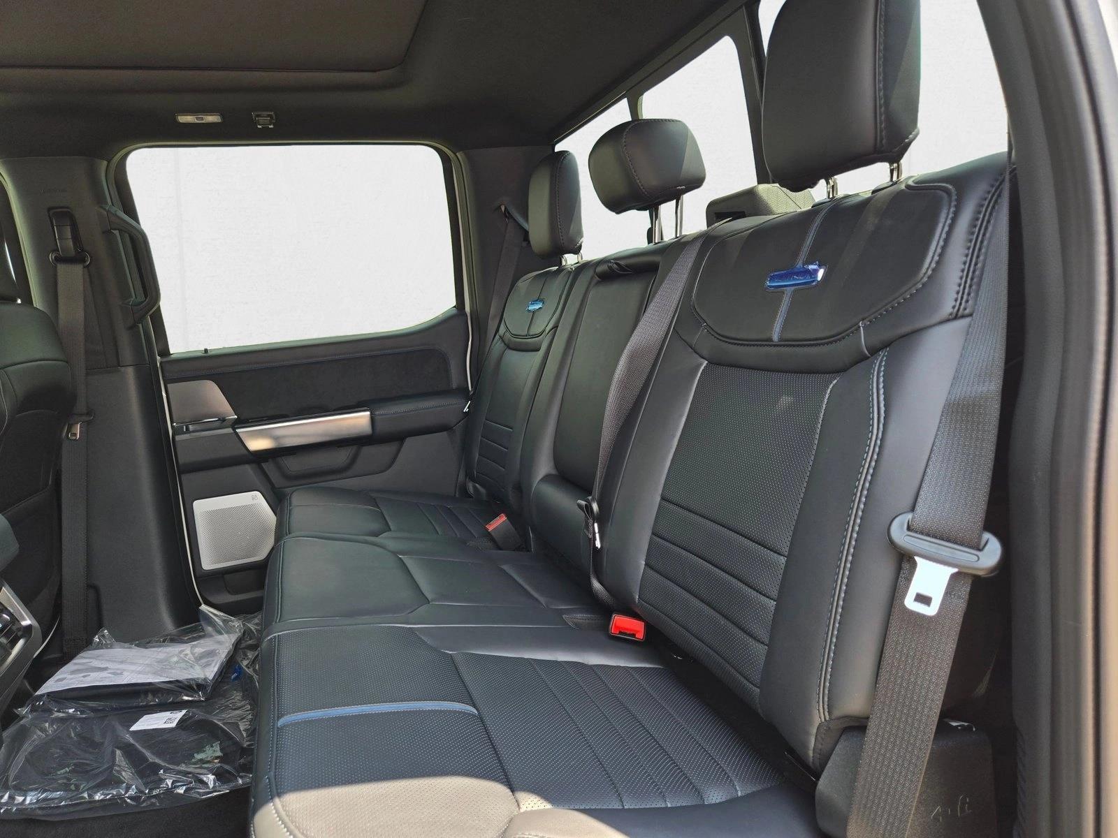 2026 Ford F-250 Super Duty Platinum - Photo 16