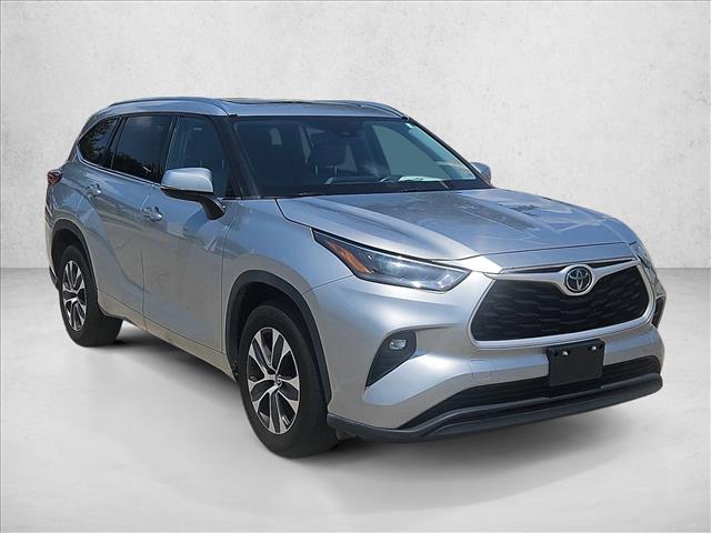 2021 Toyota Highlander XLE photo 3
