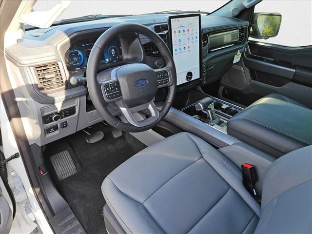 2025 Ford F-150 Lightning photo 3