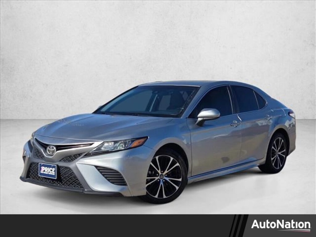 Used 2018 Toyota Camry SE Sedan