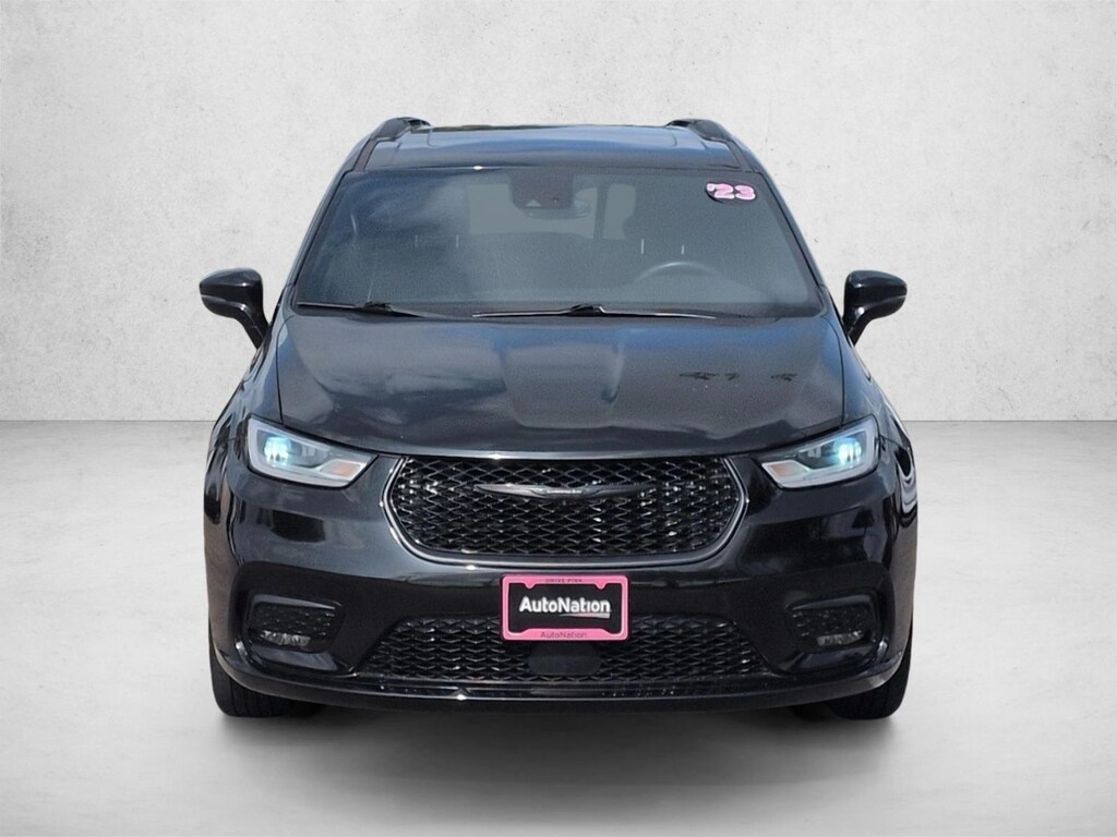 Used 2023 Chrysler Pacifica Limited Van Passenger Van