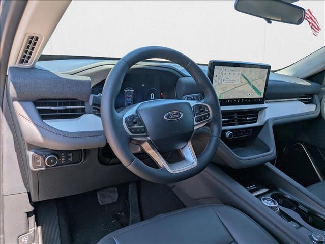 2025 Ford Explorer photo 3