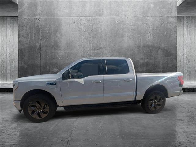 2025 Ford F-150 Lightning Flash photo 9