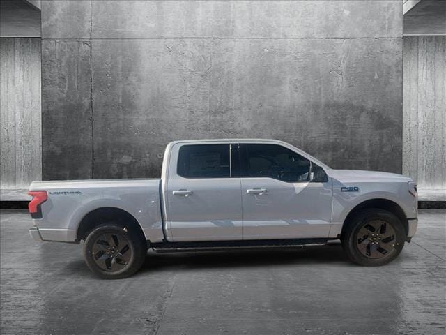 2025 Ford F-150 Lightning Flash photo 4